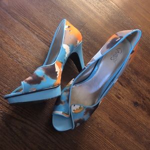 ✨HOST PICK✨Carlos Santana heels